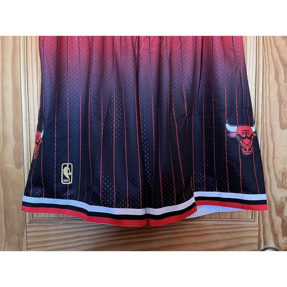 Mitchell & Ness Chicago Bulls 1995 Black/Red Fadeaway Swingman Shorts Size L - Picture 8 of 10